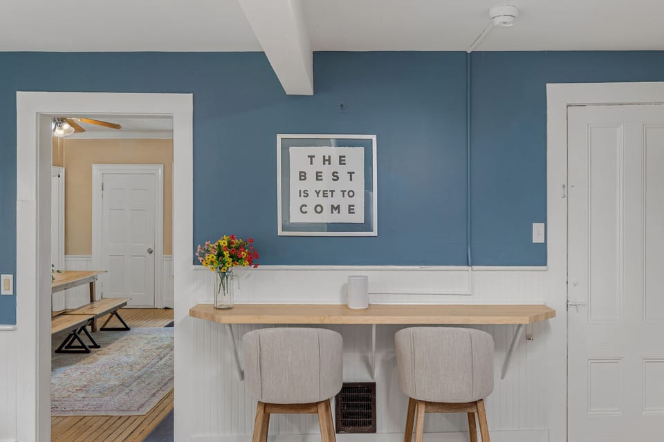 Kitchen bar.