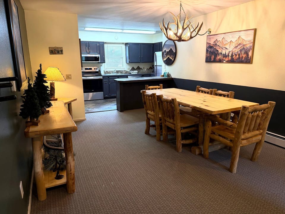 Condo, 2 Bedrooms | Dining