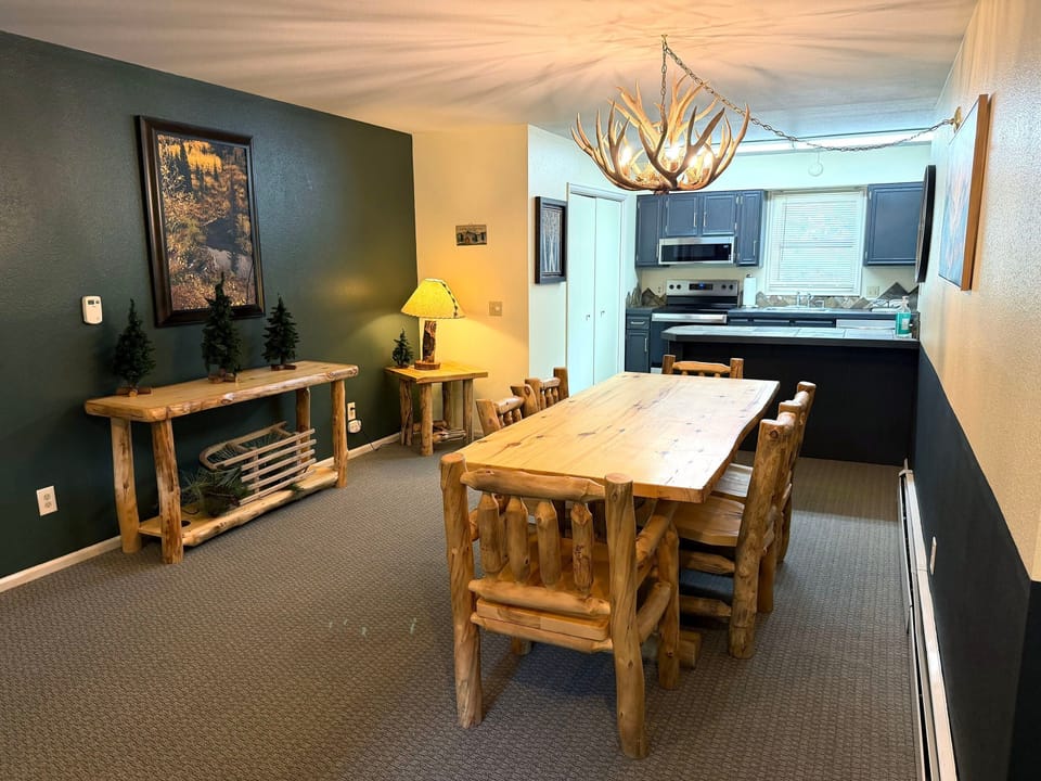 Condo, 2 Bedrooms | Dining