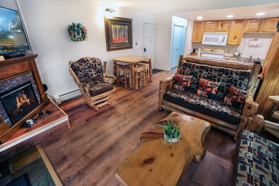 Condo, 1 Bedroom | Living area