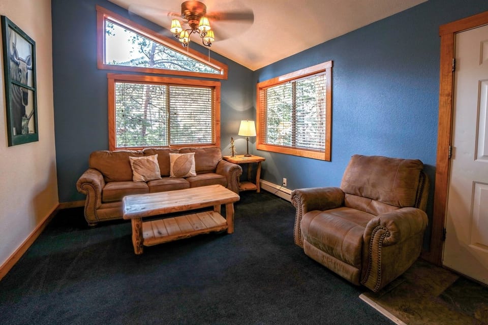 Chalet, 3 Bedrooms | Living area
