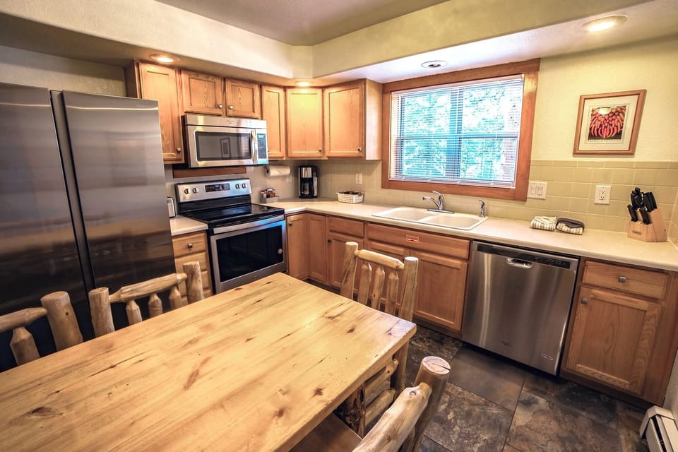 Chalet, 3 Bedrooms | Private kitchen | Fridge, oven, coffee/tea maker, toaster