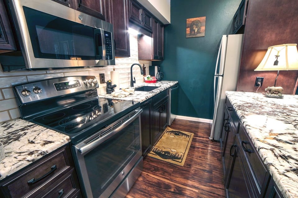Condo, 1 Bedroom | Private kitchen | Fridge, oven, coffee/tea maker, toaster