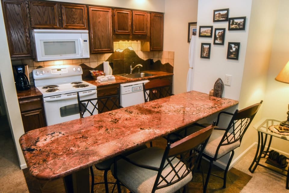 Apartment, 1 Bedroom | Private kitchen | Coffee/tea maker, fridge, oven, toaster