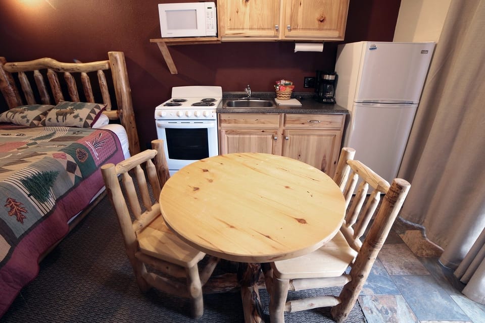 Studio | Private kitchen | Fridge, oven, coffee/tea maker, toaster