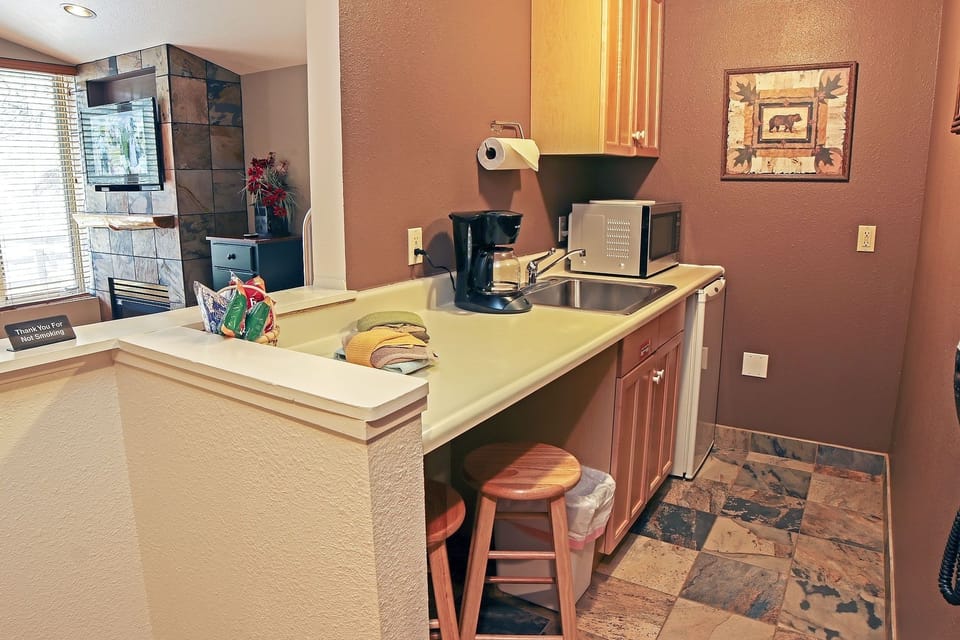 Studio | Private kitchen | Coffee/tea maker, fridge, toaster