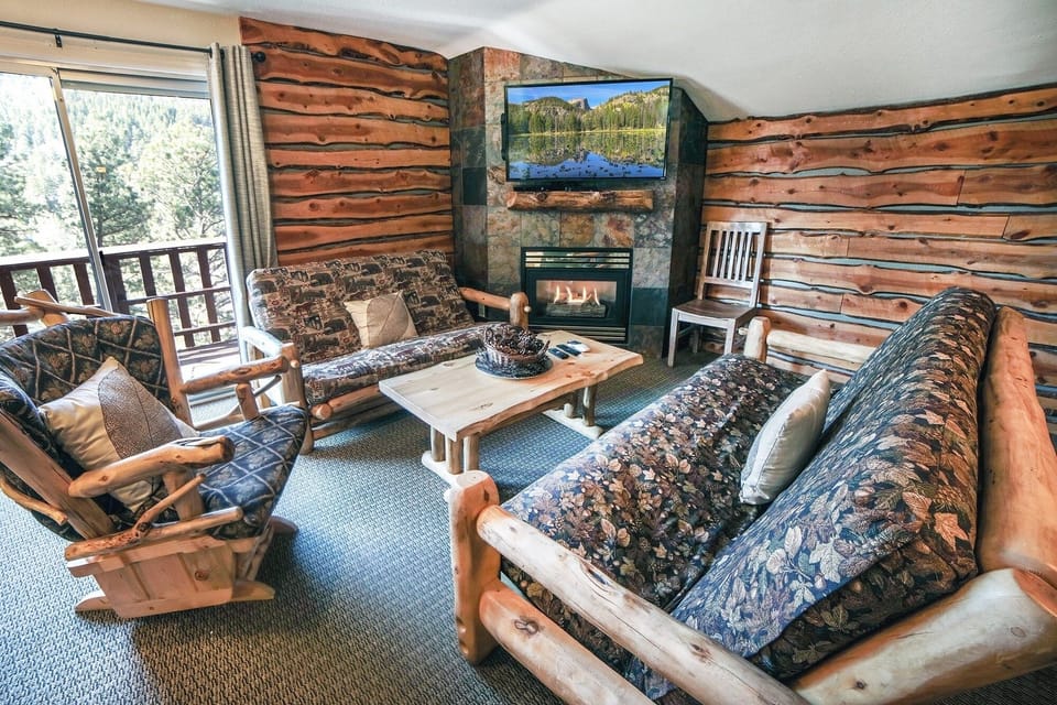 Condo, 3 Bedrooms | Living area