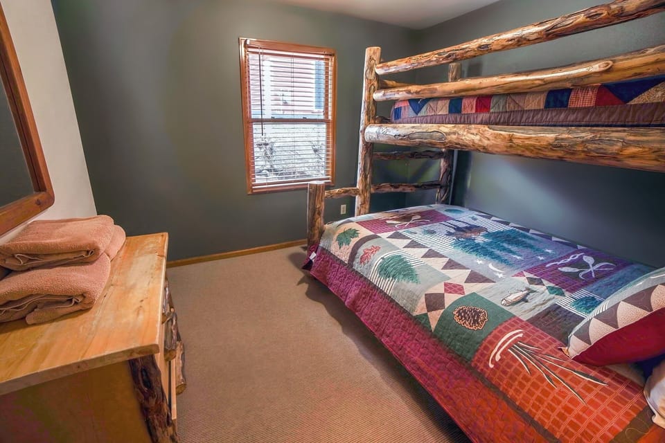 Lazy R Cottages: 15 2 Bedroom Cabin Cabin in Estes Park