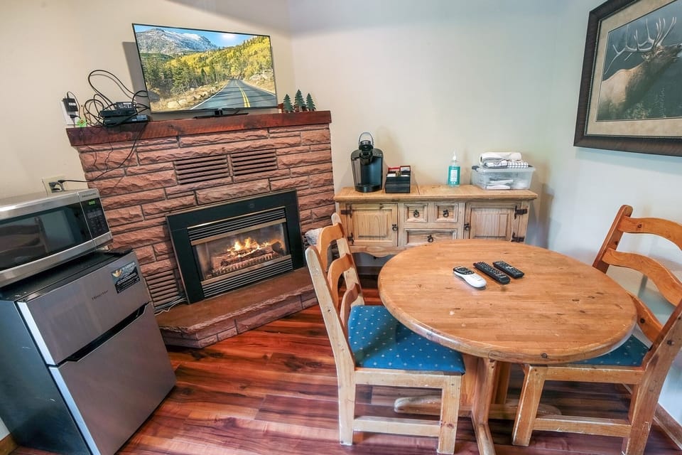 Studio | Dining