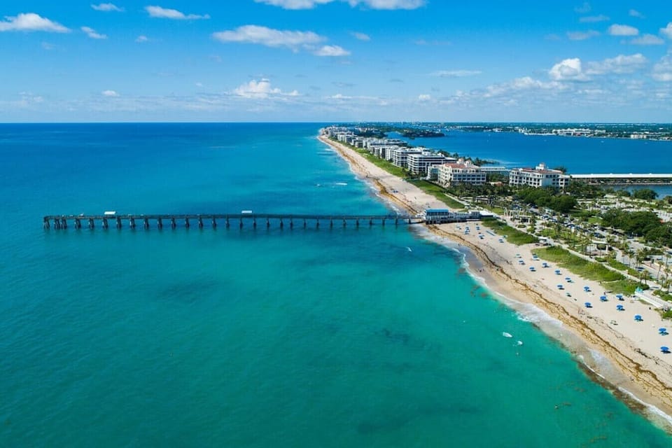 Near Lake Worth Beach Pier - Driving: 5 min - Cycling: 12 min - Within a 20-minute walk to a beach