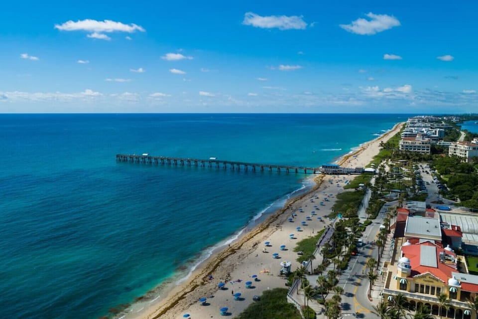 Near Lake Worth Beach Pier - Driving: 5 min - Cycling: 12 min - Within a 20-minute walk to a beach