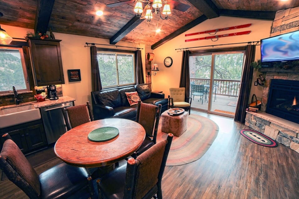 Condo, 1 Bedroom | Dining