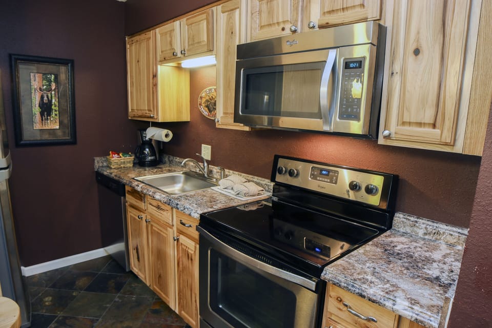 Condo, 1 Bedroom | Private kitchen | Coffee/tea maker, fridge, oven, toaster