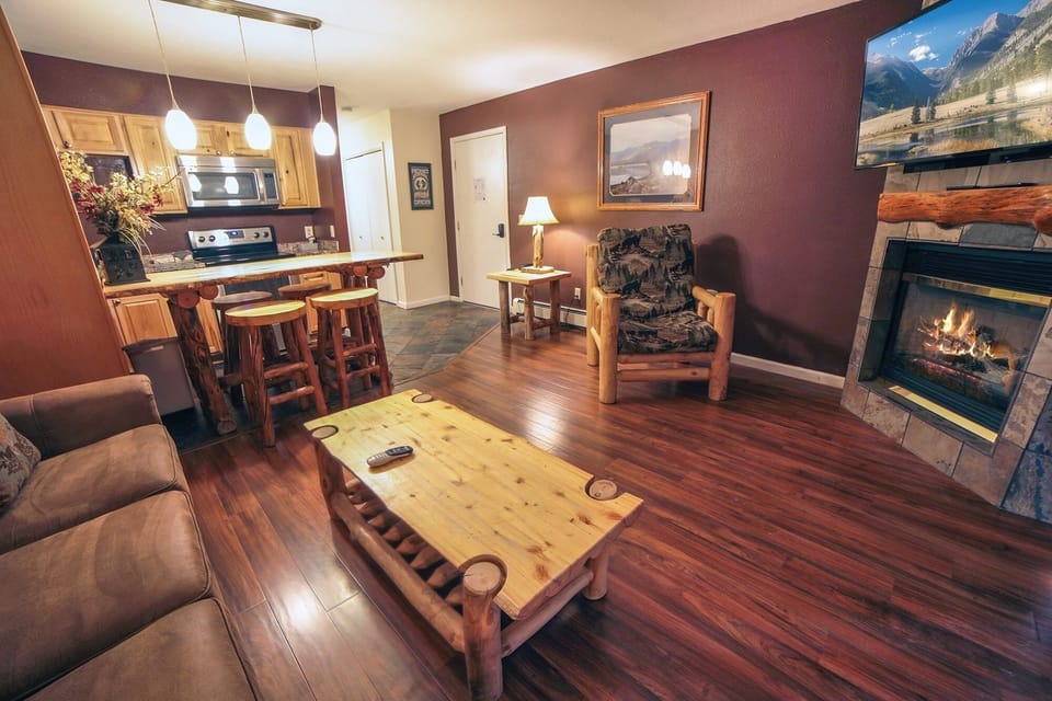 Condo, 1 Bedroom | Living area