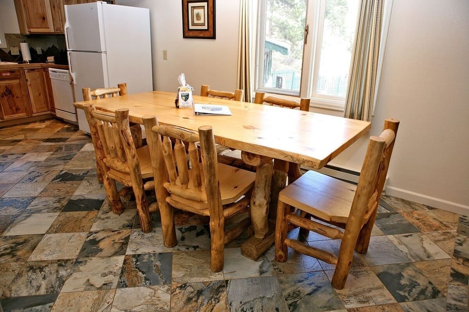 Condo, 2 Bedrooms | Dining