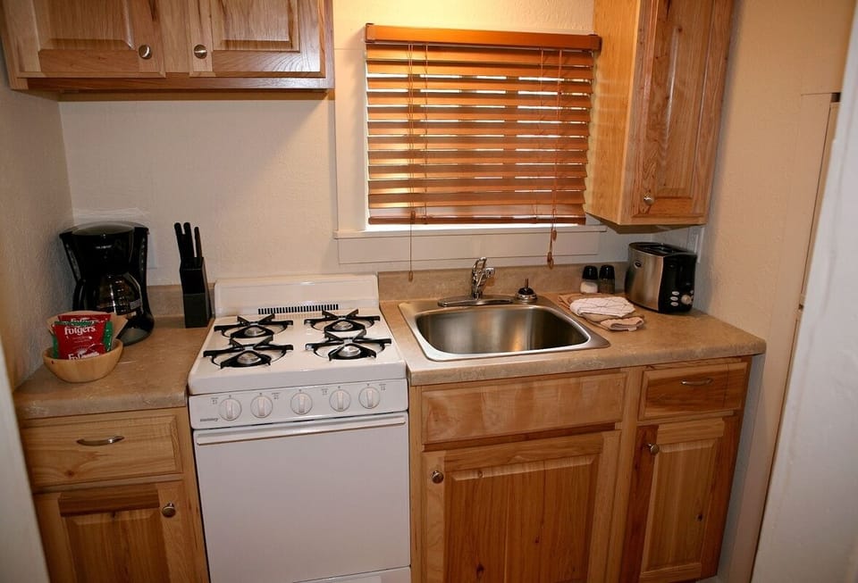 Cabin, 1 Bedroom | Private kitchen | Fridge, oven, coffee/tea maker, toaster