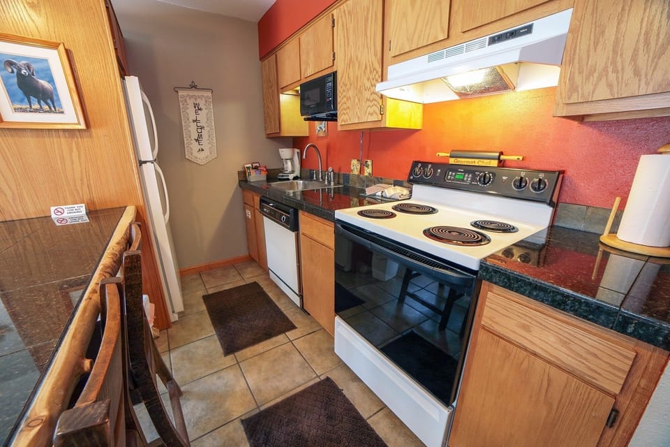 Apartment, 1 Bedroom | Private kitchen | Coffee/tea maker, fridge, oven