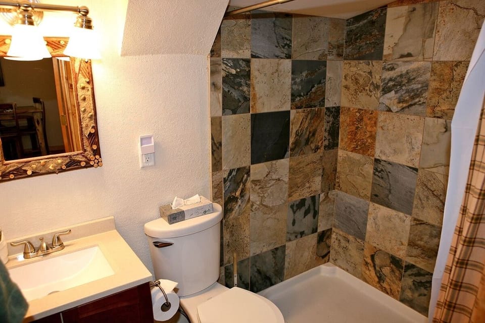 Cabin, 1 Bedroom | Bathroom | Towels
