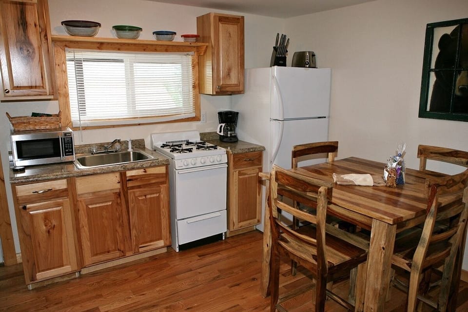 Cabin, 1 Bedroom | Private kitchen | Fridge, oven, coffee/tea maker, toaster