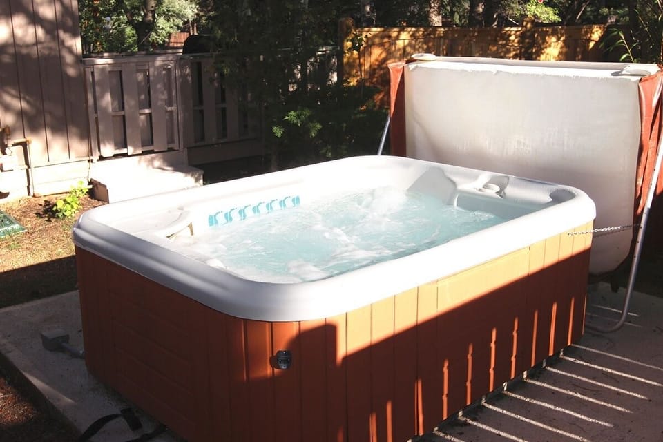 Studio | Outdoor spa tub