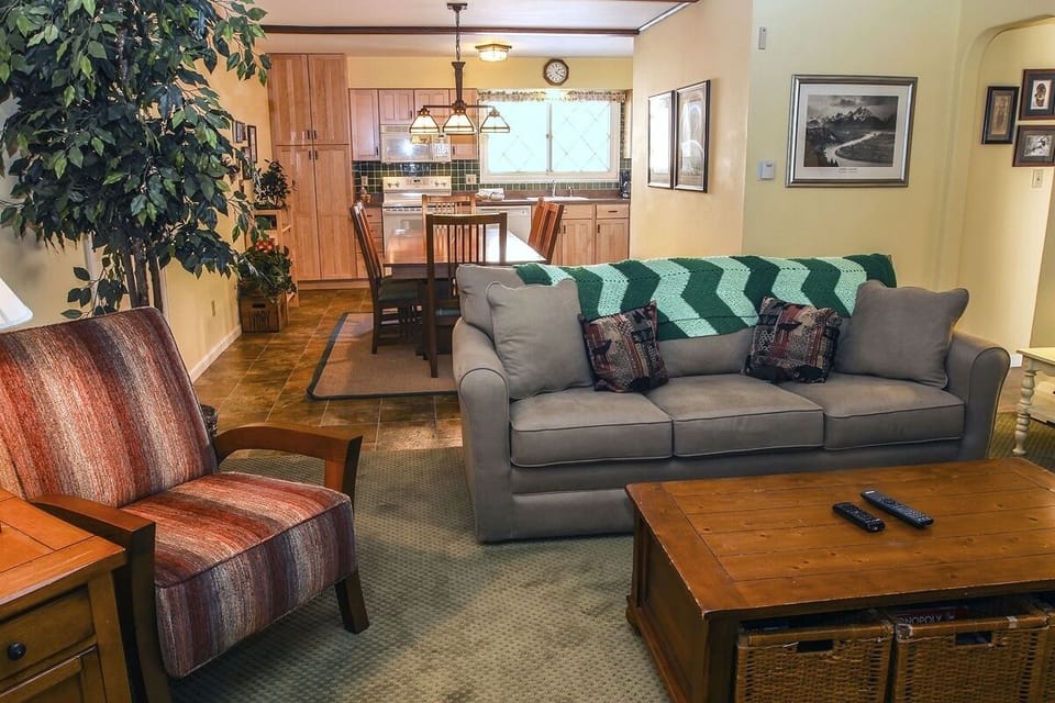 Condo, 2 Bedrooms | Interior