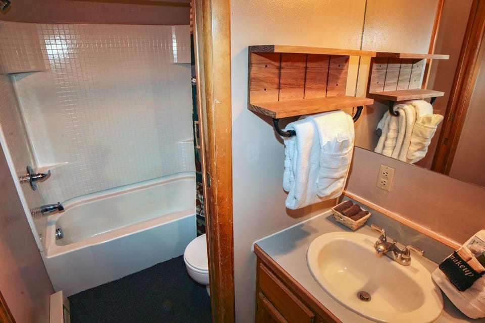 Studio | Bathroom | Towels