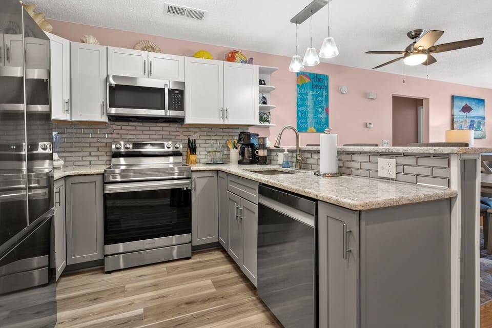 Condo, 3 Bedrooms | Private kitchen | Coffee/tea maker, fridge, oven, toaster