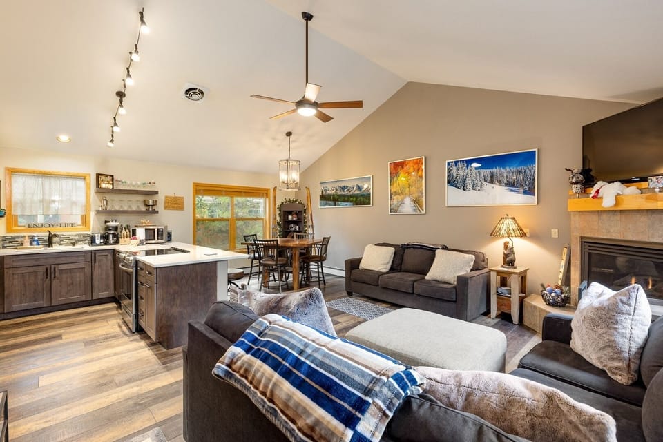 Townhome, 2 Bedrooms | Living area