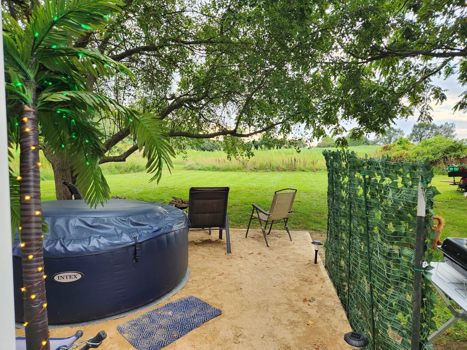 Private Patio, Hot Tub, Fire Pit