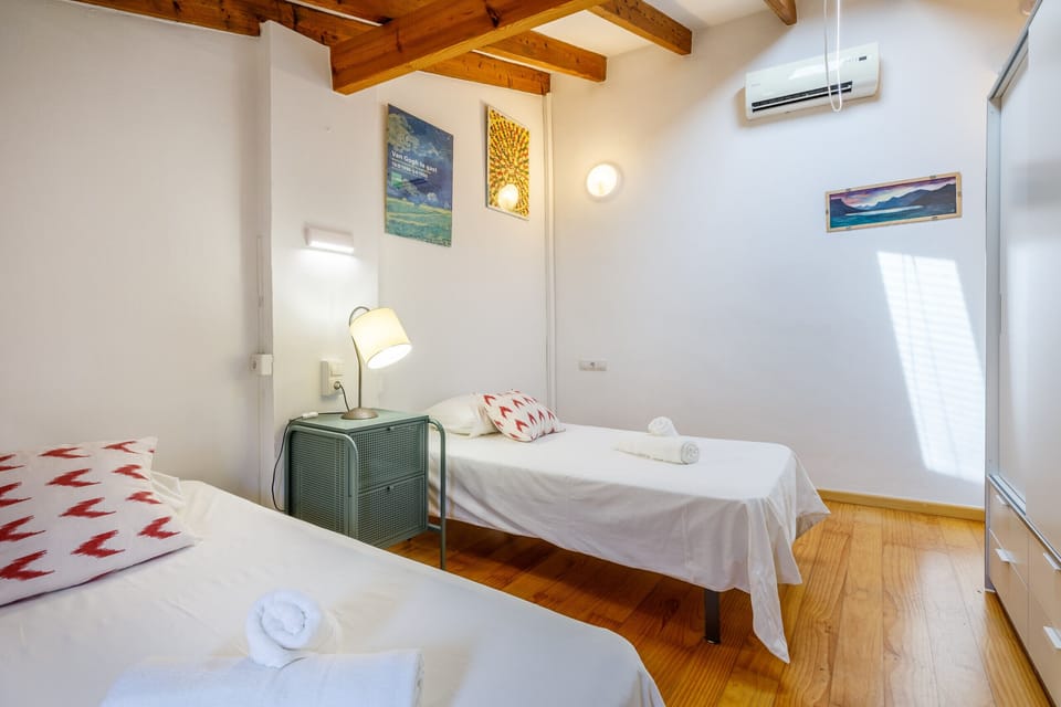 Modern and cosy house in the village of Campanet for 4 people.