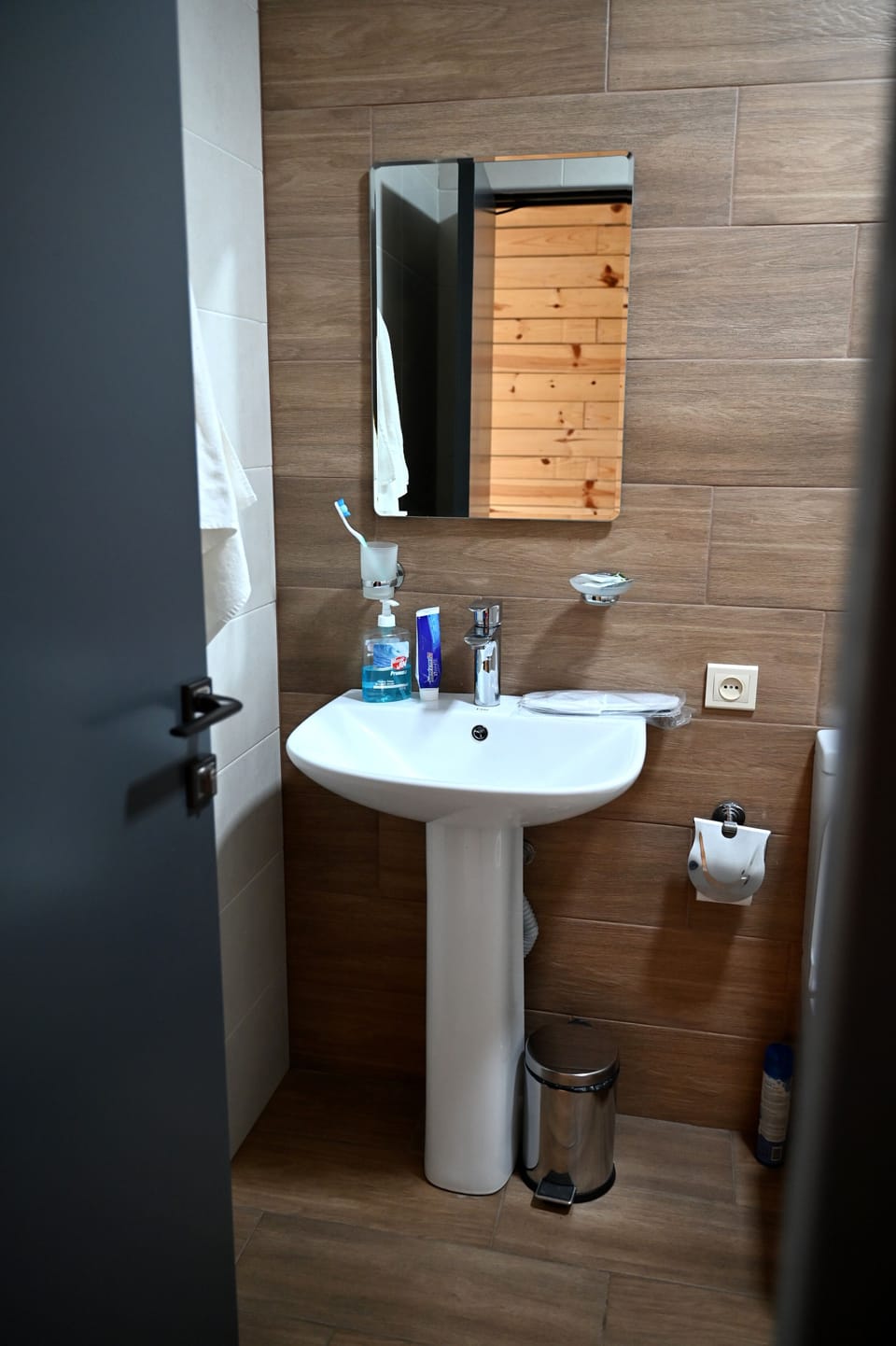 Standard Twin Room, Garden View | Bathroom | Slippers, bidet