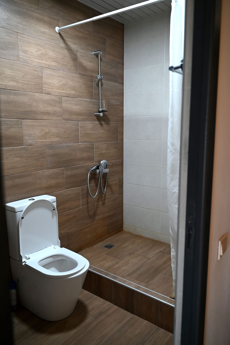 Standard Twin Room, Garden View | Bathroom | Slippers, bidet