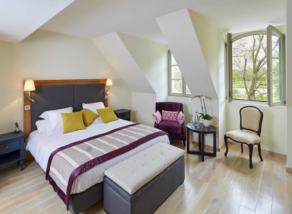 Premium bedding, memory foam beds, in-room safe, desk