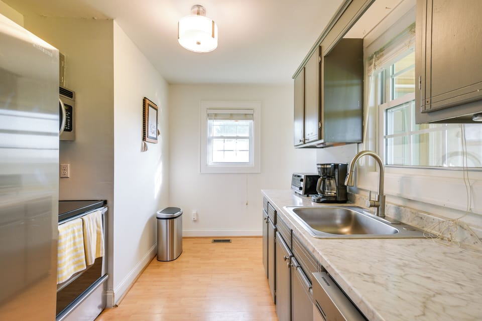 Kitchen | Equipped w/ Cooking Basics