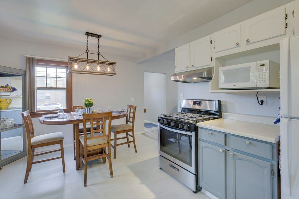 Kitchen & Dining Area | Self Check-In