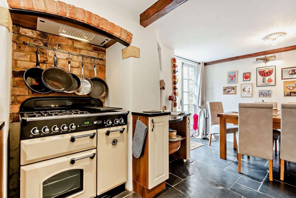 Nepenthe Kitchen - StayCotswold