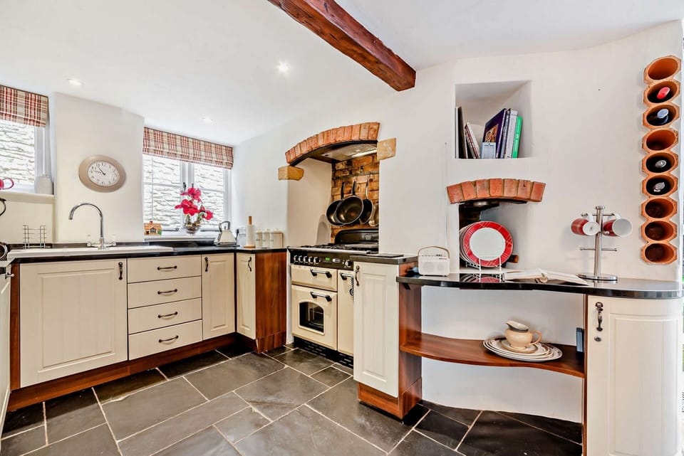 Nepenthe Kitchen - StayCotswold