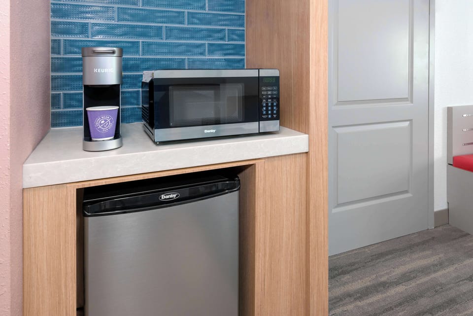 In-room safe, desk, iron/ironing board, cribs/infant beds