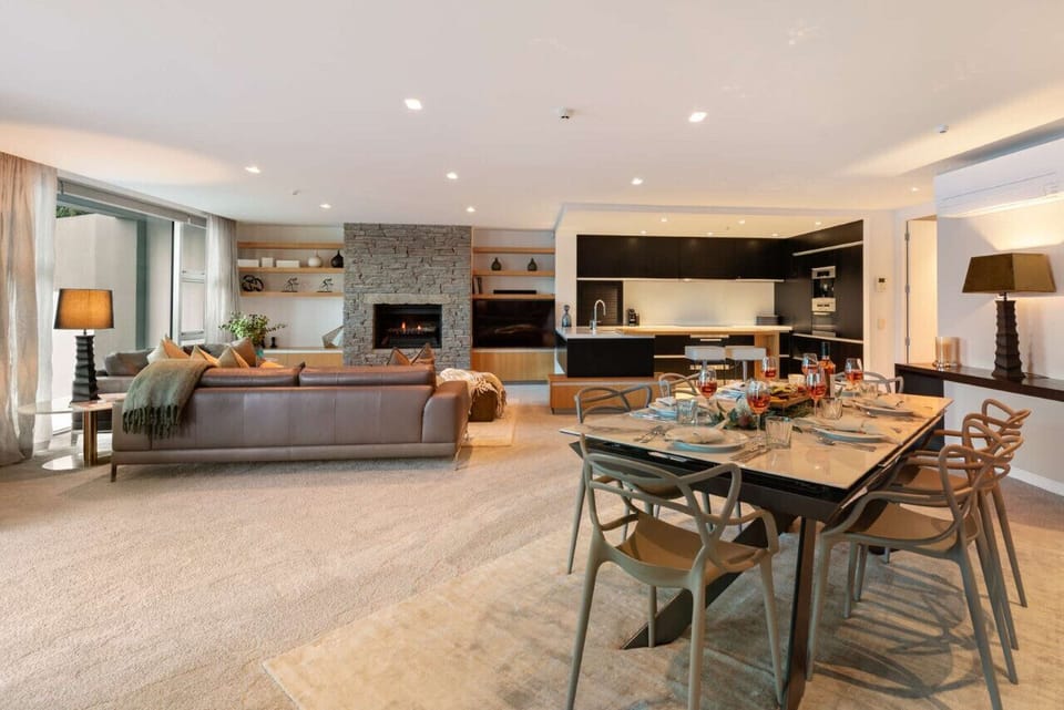 Q1 Luxury Central Apartment