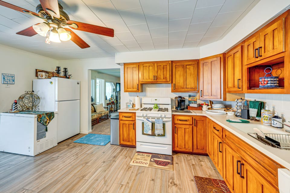 Kitchen | 1st Floor | Coffee Maker | Cooking Basics | Washer & Dryer