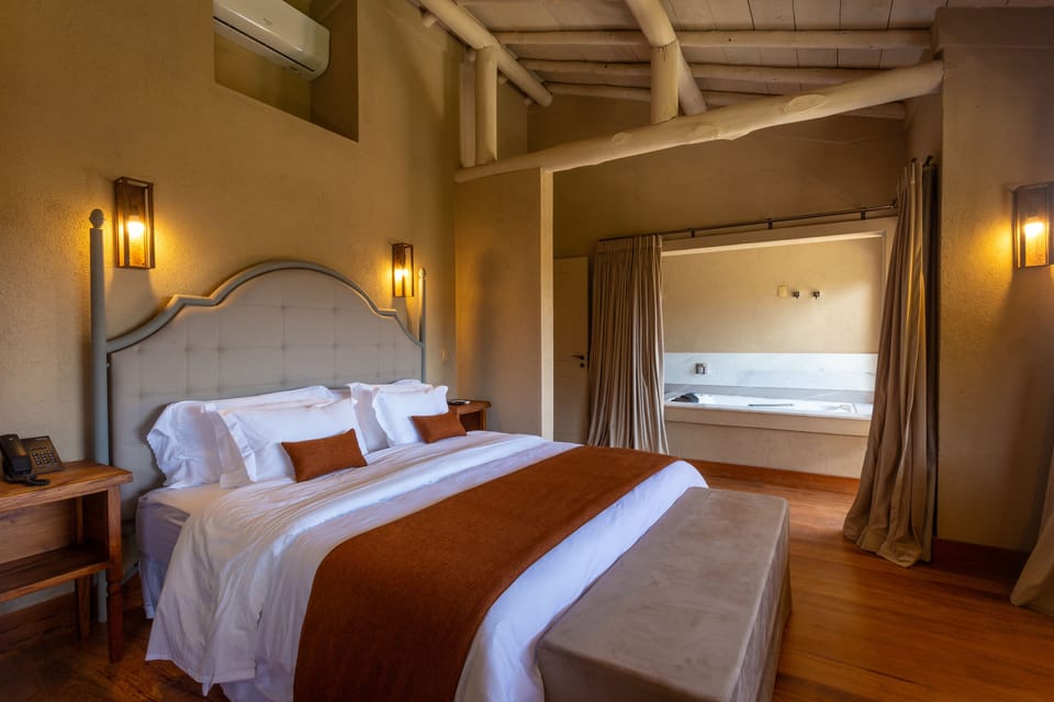 Premium Room, Bathtub | Egyptian cotton sheets, premium bedding, memory foam beds, minibar