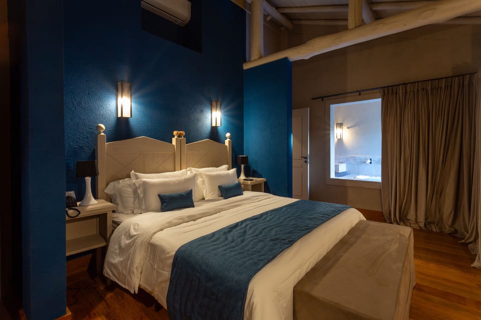 Standard Room, Bathtub | Egyptian cotton sheets, premium bedding, memory foam beds, minibar