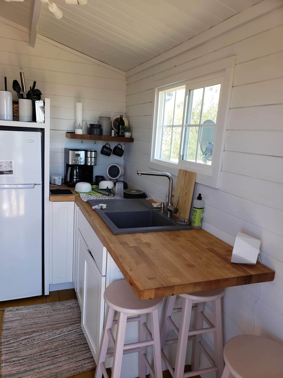Full kitchen