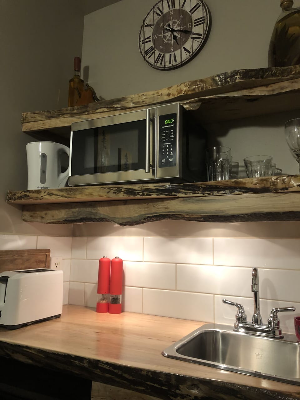 Kitchenette (no stove or oven)