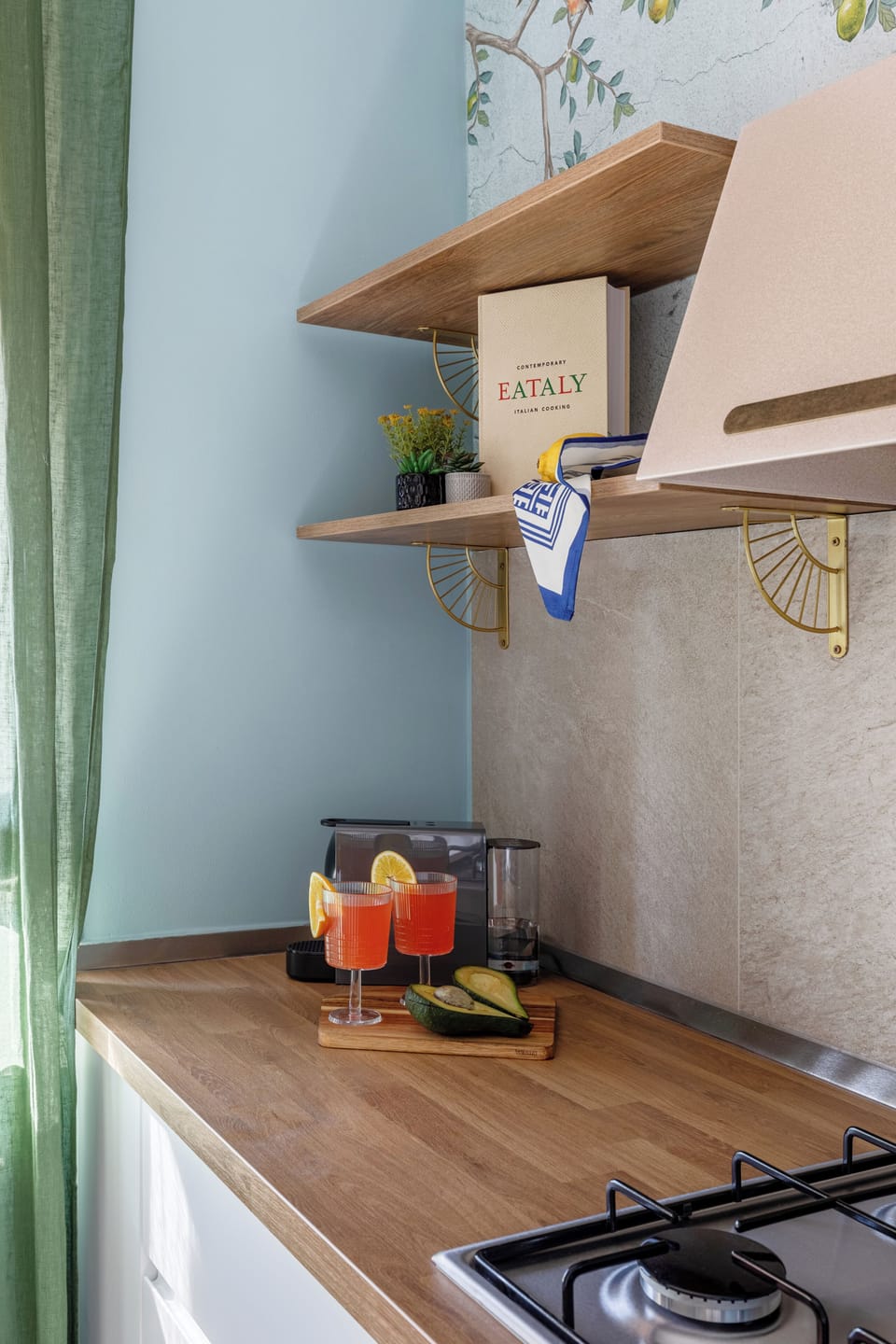 Deluxe Apartment | Private kitchen | Coffee/tea maker, full-size fridge, microwave, oven