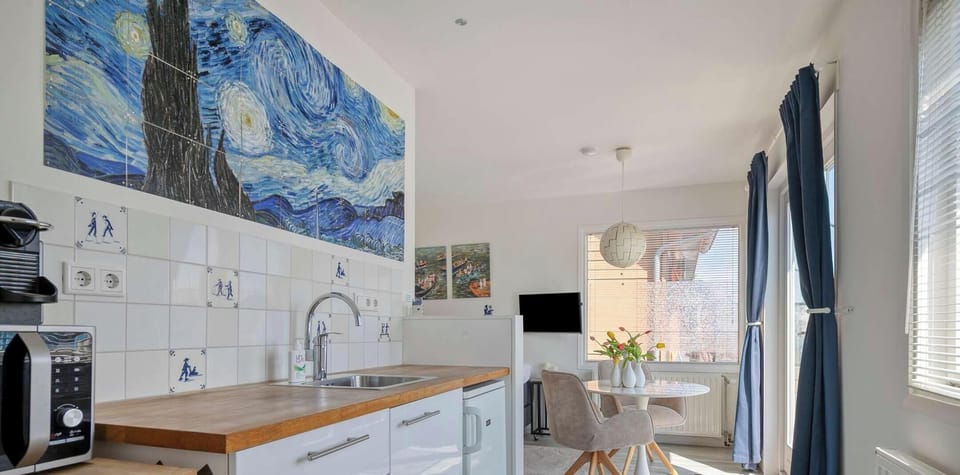 Kitchenette and room view