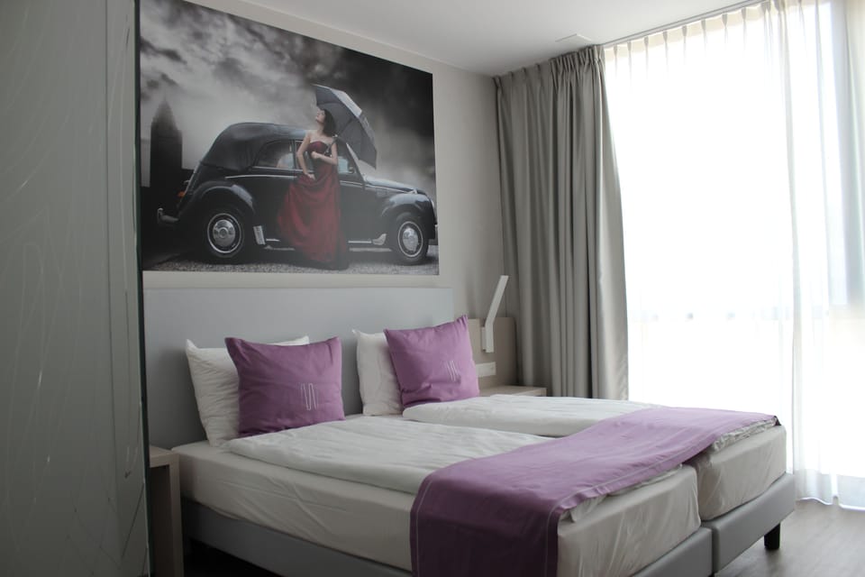 Style Double Room | Minibar, in-room safe, desk, laptop workspace