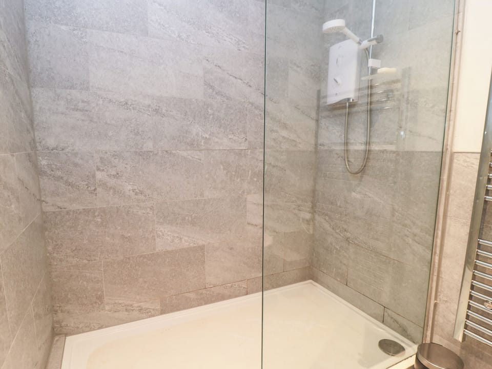 Cottage | Bathroom | Shower