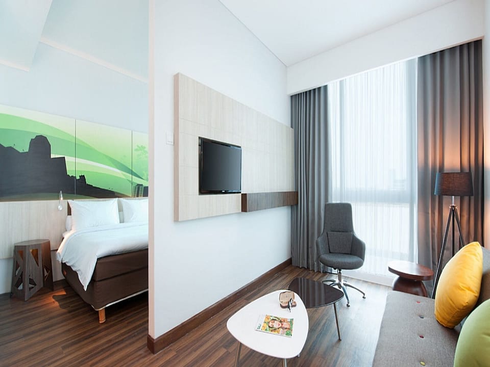 Junior Suite | In-room safe, desk, laptop workspace, soundproofing