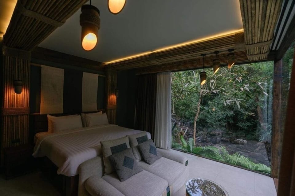 Rainforest Villa | In-room safe, laptop workspace, cribs (free), WiFi (free)